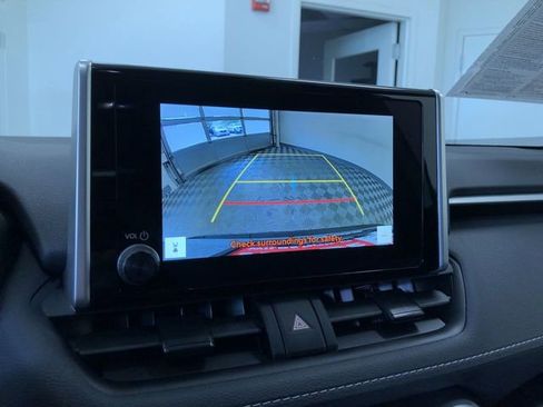 Used 2025 Toyota RAV4 XLE AWD/4WD image 24