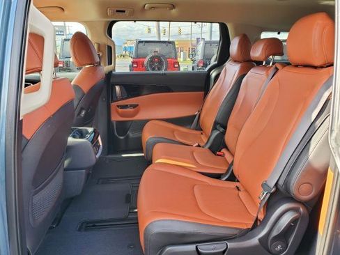 Used 2023 Kia Carnival SX image 25