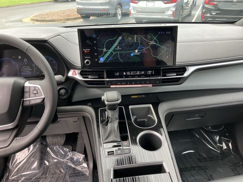 Used 2026 Toyota Sienna XSE FWD image 25