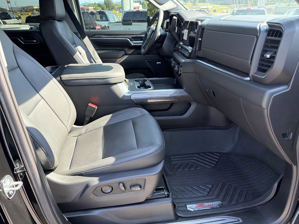 Used 2024 Chevrolet Silverado 2500 LTZ w/ LTZ Convenience Package AWD/4WD image 14