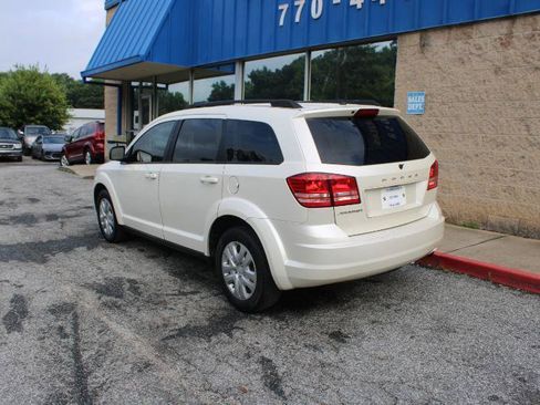 Used 2019 Dodge Journey SE FWD image 4