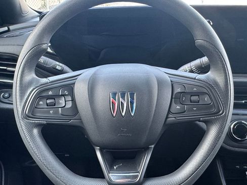 Used 2025 Buick Envista Preferred image 25