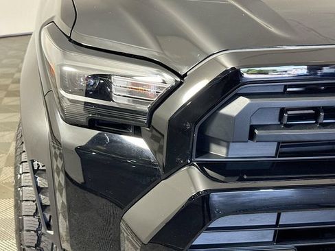 Used 2025 Toyota 4Runner SR5 AWD/4WD image 3