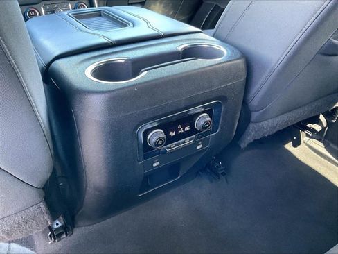 Used 2022 Chevrolet Suburban LS RWD image 25