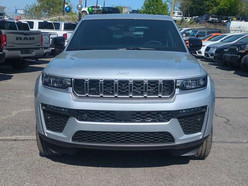 New 2026 Jeep Grand Cherokee Limited w/ Luxury Tech Group II AWD/4WD image 3