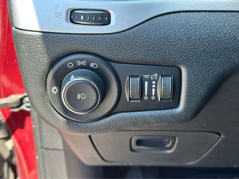 Used 2014 Jeep Cherokee Latitude w/ Cold Weather Group AWD/4WD image 17
