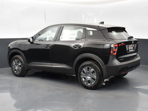 Used 2025 Nissan Kicks S image 5