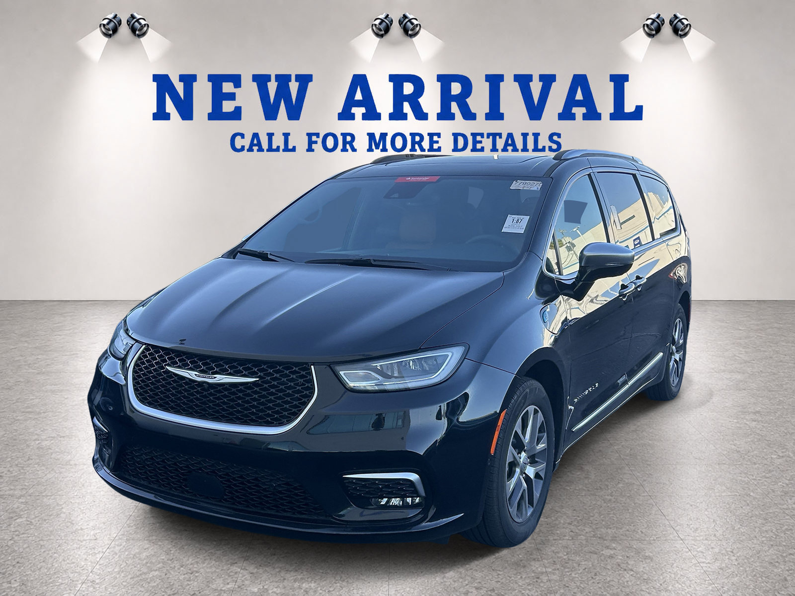 Used 2022 Chrysler Pacifica Pinnacle FWD image 2
