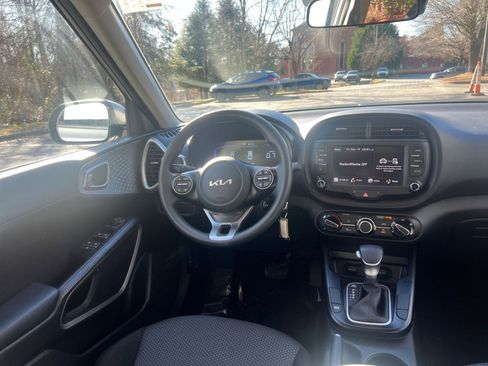 Used 2025 Kia Soul LX w/ LX Technology Package image 29