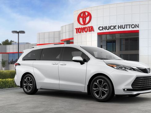 Used 2025 Toyota Sienna Platinum AWD/4WD image 30