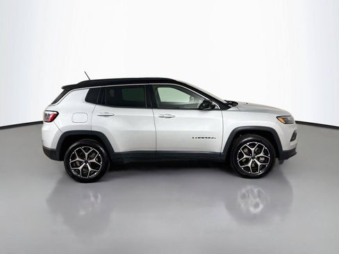 Used 2025 Jeep Compass Limited AWD/4WD image 16