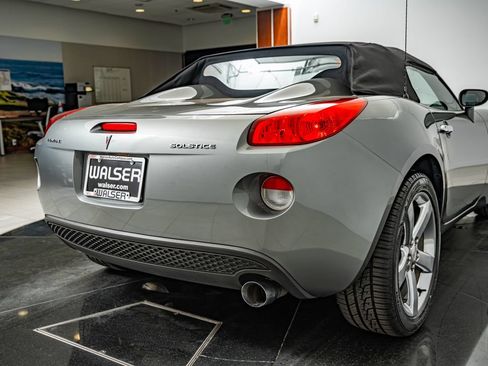 Used 2006 Pontiac Solstice Convertible w/ Premium Package RWD image 18
