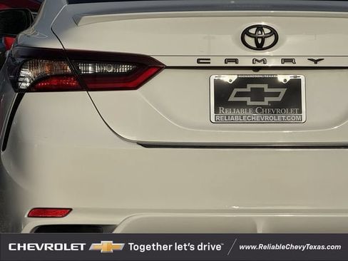 Used 2023 Toyota Camry SE FWD image 9