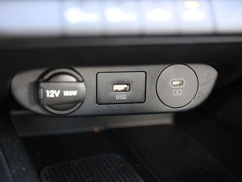 Used 2025 Hyundai Elantra SEL image 28