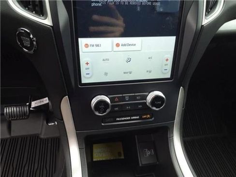 Used 2024 Ford Edge SE image 33