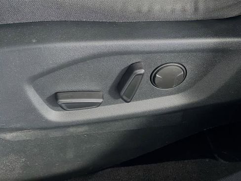 Used 2019 Ford Explorer XLT w/ Equipment Group 201A FWD image 13