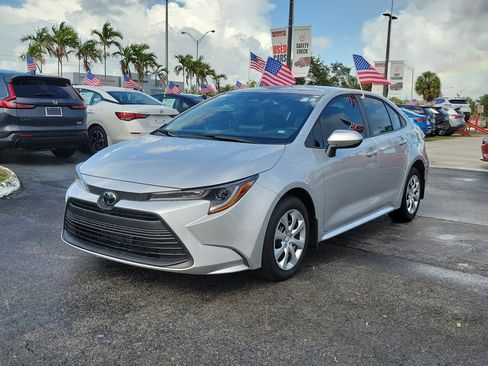 Used 2026 Toyota Corolla LE FWD image 6