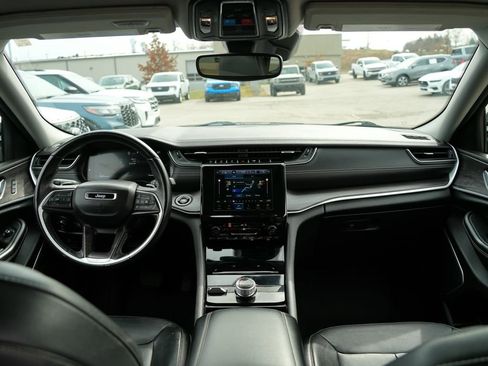 Used 2022 Jeep Grand Cherokee L Limited image 10