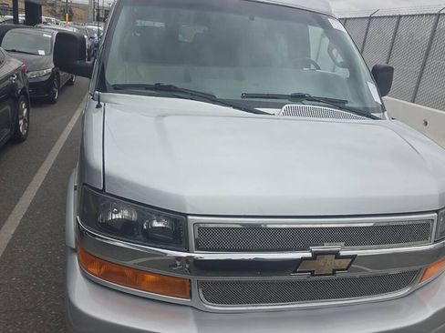 Used 2016 Chevrolet Express 2500 RWD image 2