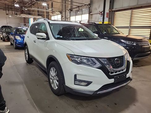 Used 2018 Nissan Rogue SV AWD/4WD image 4