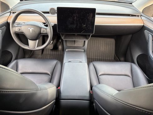 Used 2025 Tesla Model Y Long Range RWD image 16