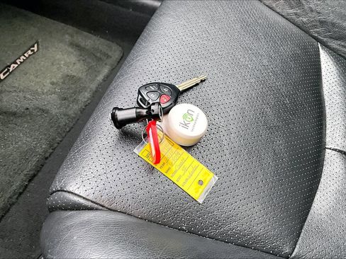 Used 2010 Toyota Camry SE image 12