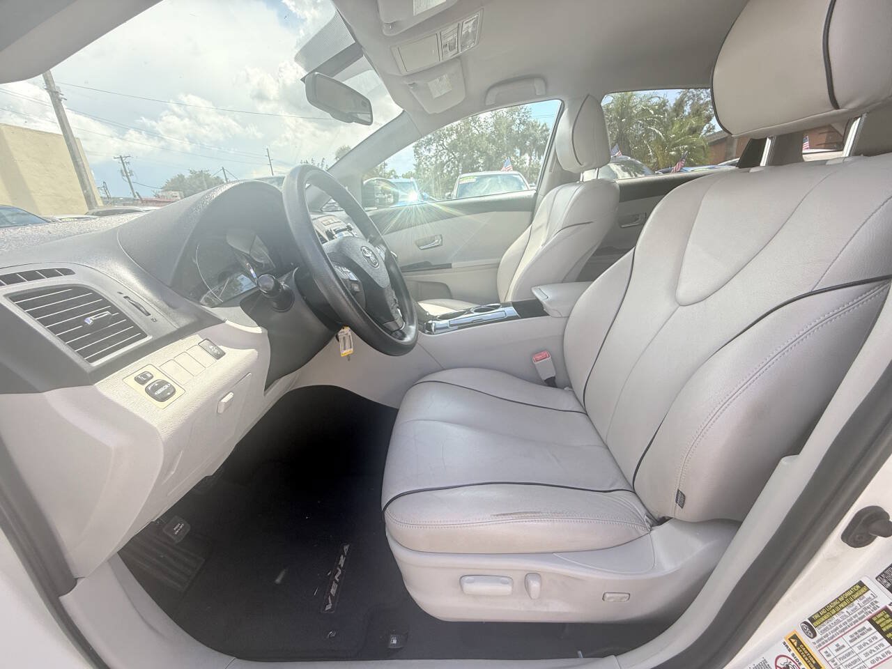 Used 2010 Toyota Venza FWD image 12