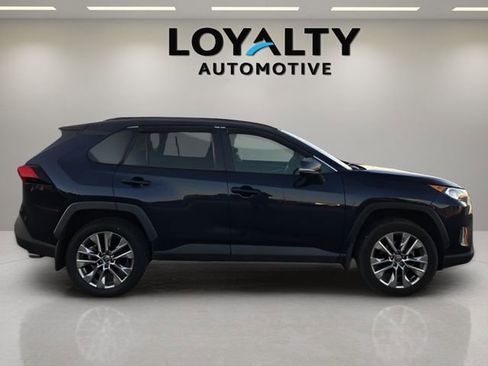 Used 2021 Toyota RAV4 XLE Premium image 6