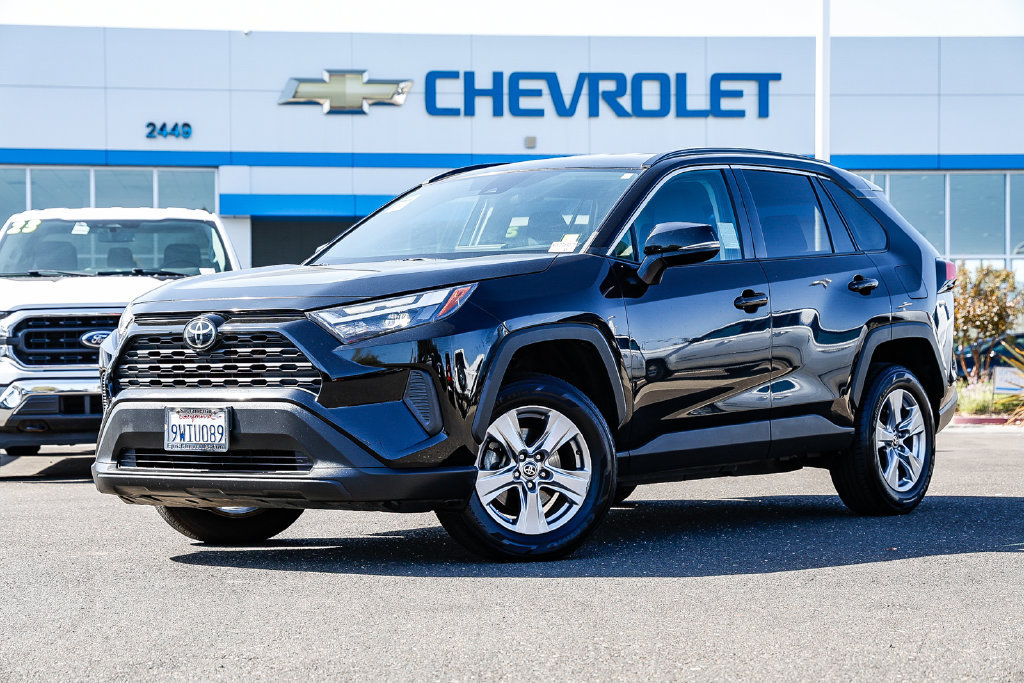 Used 2022 Toyota RAV4 XLE AWD/4WD image 1
