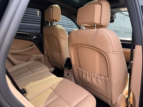 Certified 2024 Porsche Macan image 21