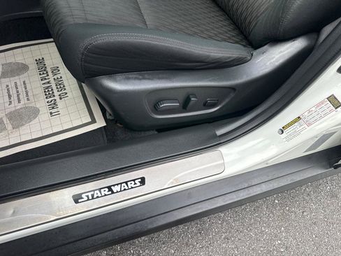 Used 2017 Nissan Rogue SV image 16