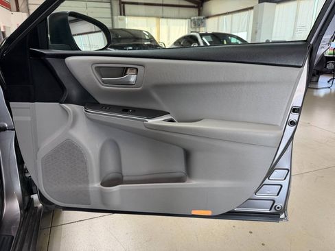 Used 2016 Toyota Camry LE FWD image 16