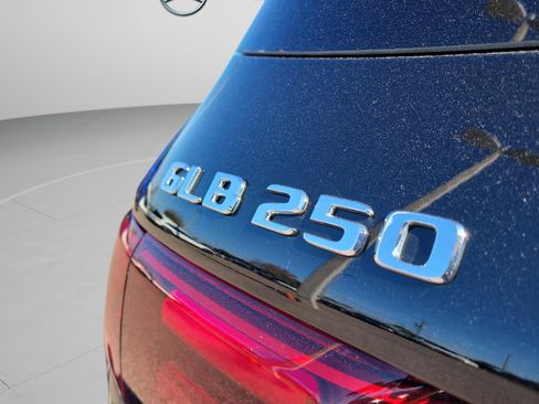 Used 2025 Mercedes-Benz GLB 250 image 27