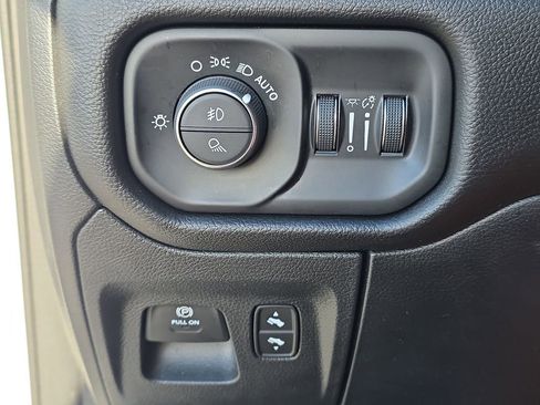 Used 2025 RAM 1500 Laramie image 31