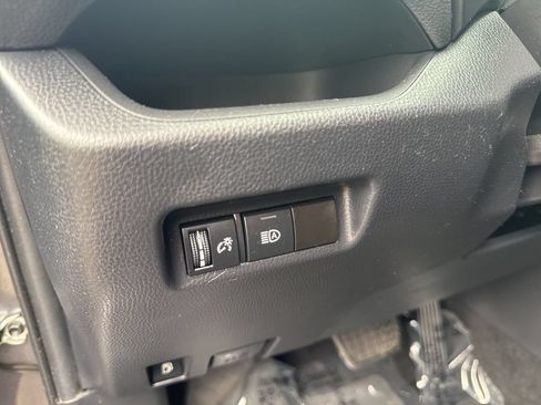 Used 2021 Toyota RAV4 LE AWD/4WD image 27