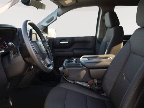 Used 2025 Chevrolet Silverado 1500 Custom image 2