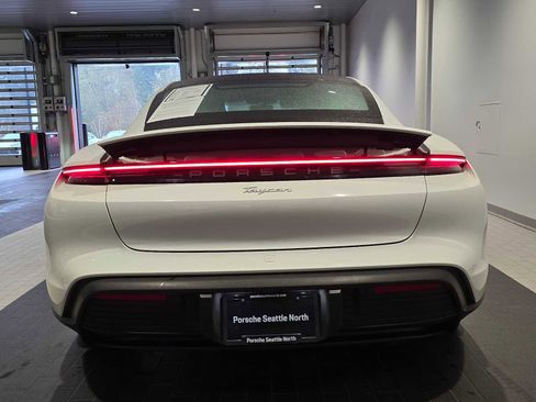 Used 2022 Porsche Taycan image 4