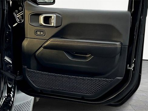 Used 2024 Jeep Wrangler Sahara image 24