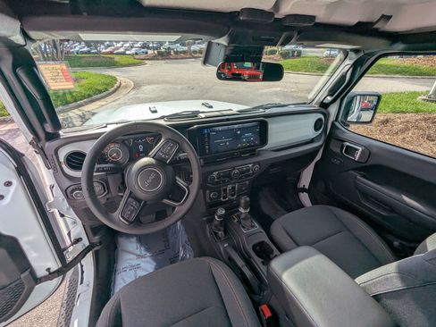 Used 2024 Jeep Wrangler Sport S image 12