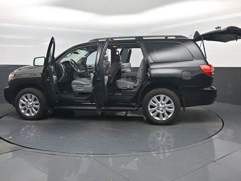 Used 2017 Toyota Sequoia Platinum image 23