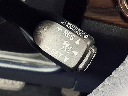 Used 2014 Toyota Avalon Limited image 20