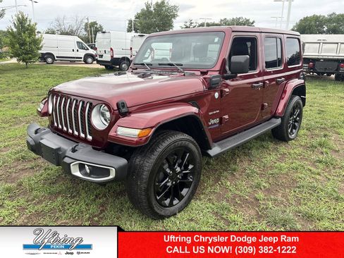 Used 2021 Jeep Wrangler Unlimited Sahara w/ Dual Top Group AWD/4WD image 1