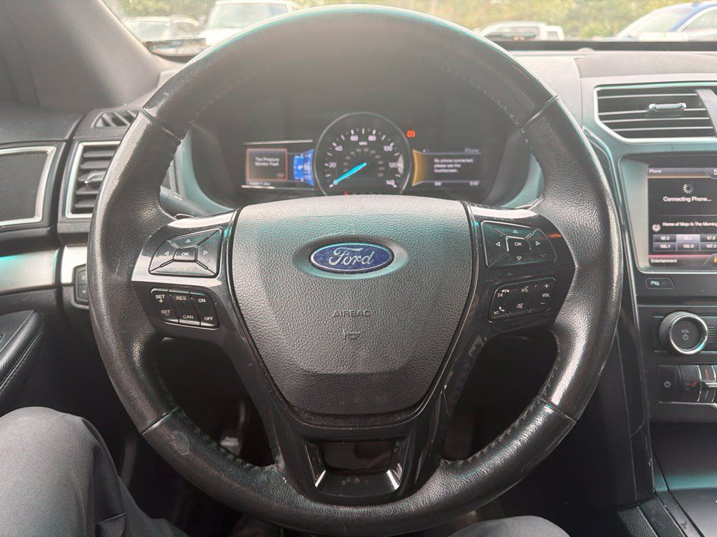 Used 2016 Ford Explorer XLT w/ Equipment Group 202A AWD/4WD image 12