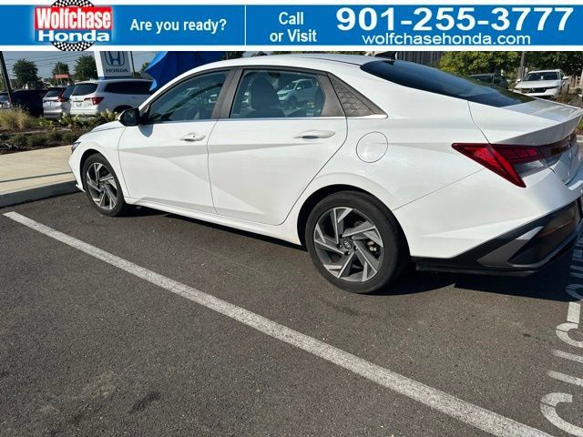 Used 2024 Hyundai Elantra SEL FWD image 2