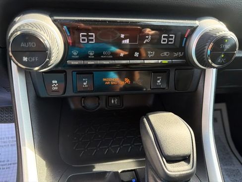 Used 2019 Toyota RAV4 XLE w/ Convenience Package AWD/4WD image 19