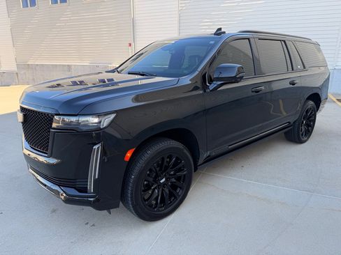 Used 2023 Cadillac Escalade ESV Sport Platinum w/ LPO, ONYX Package AWD/4WD image 7