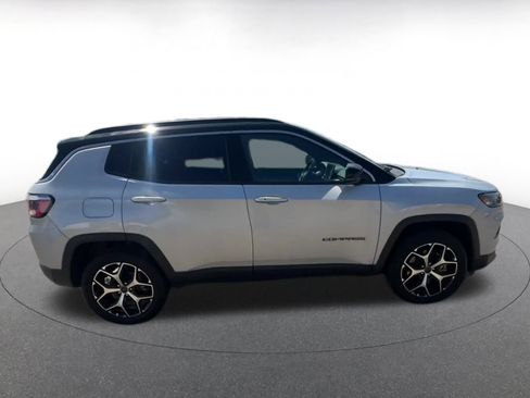 Used 2025 Jeep Compass Limited image 16