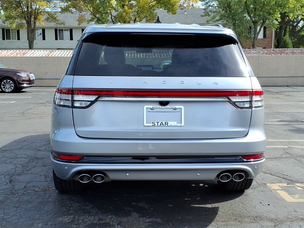 Used 2023 Lincoln Aviator Reserve w/ Equipment Group 201A AWD/4WD image 6