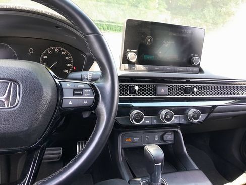 Used 2025 Honda Civic Sport image 17