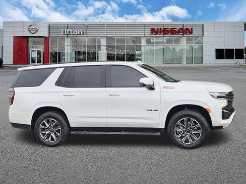 Used 2024 Chevrolet Tahoe Z71 w/ Luxury Package AWD/4WD image 3